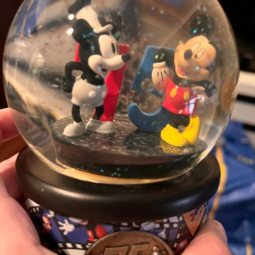Disney 75th Anniversary‎ Musical Snow Globe  (k/x)